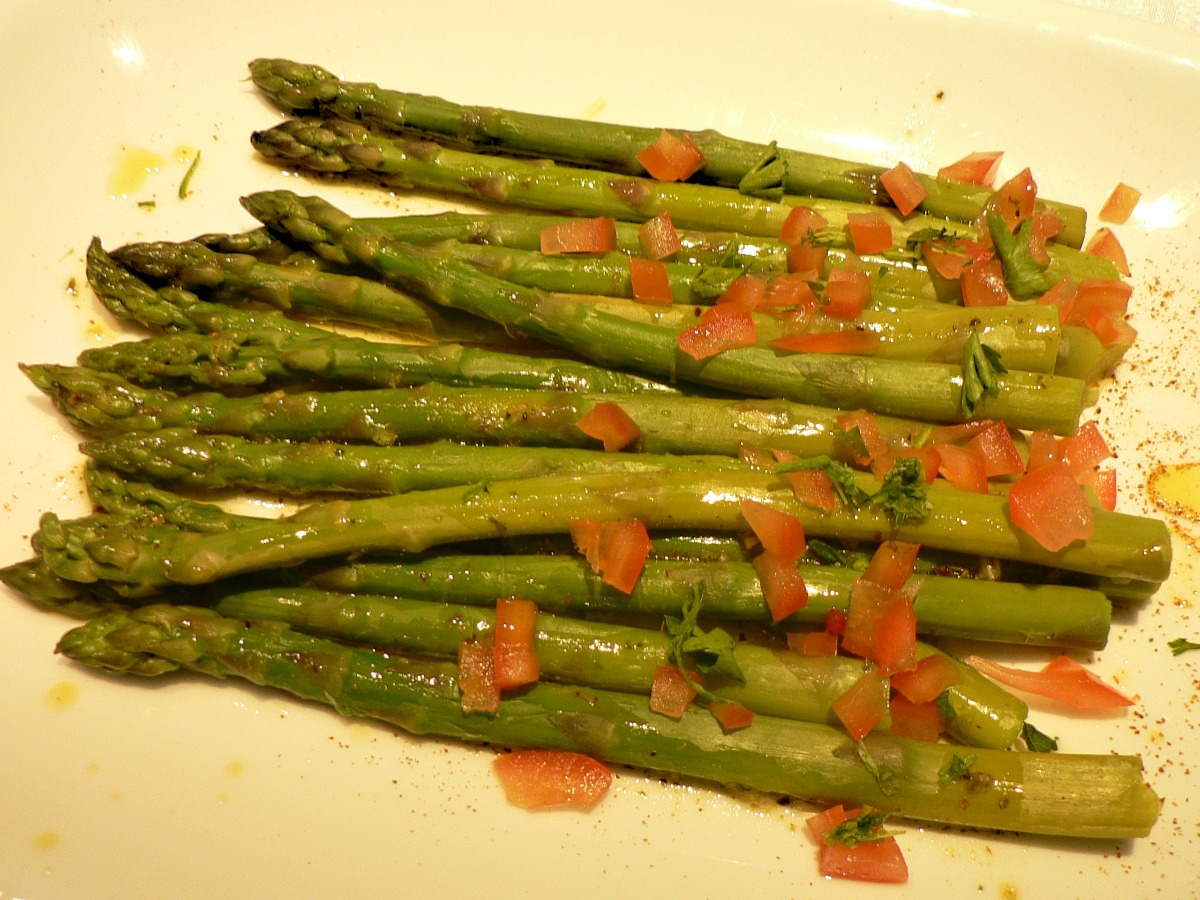 Asparagus with Tomato Vinaigrette Recipe