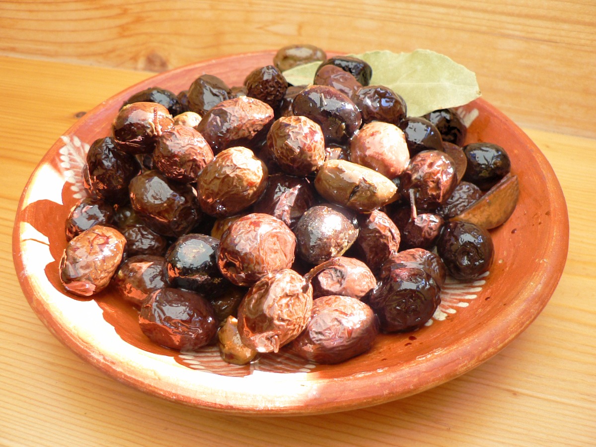 Cured Olives (Olives Piquées) Recipe