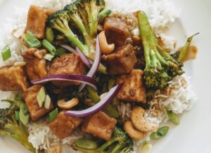 Pan-fried Tofu with Broccoli and Cashews