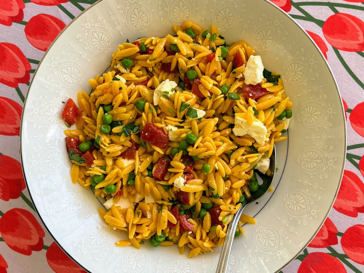 Orzo Salad With Roasted Sweet Peppers And Peas Flexitarian Kitchen
