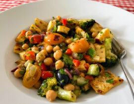 Chickpea and Halloumi Salad