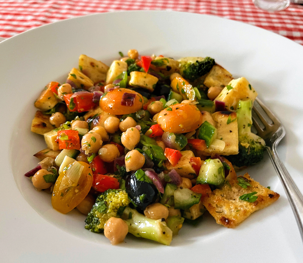 Chickpea and Halloumi Salad